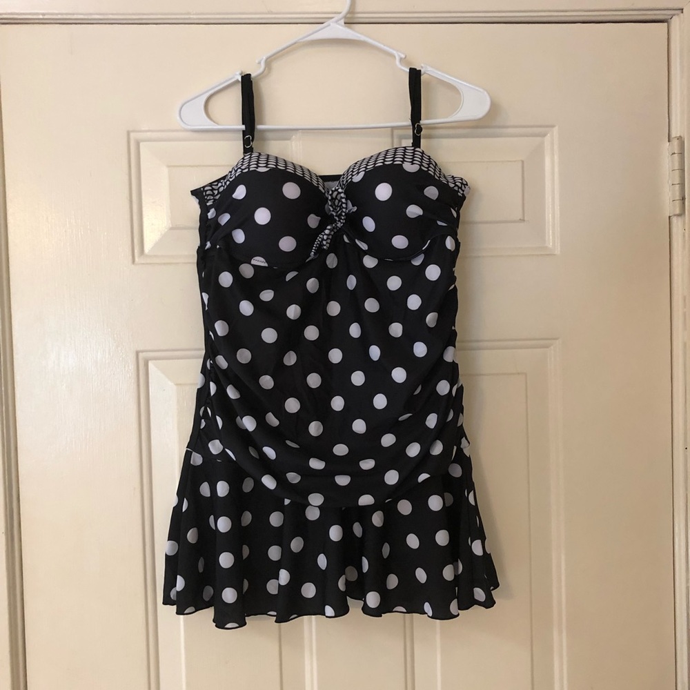 NWOT polka dot tankini XXL swim suit top